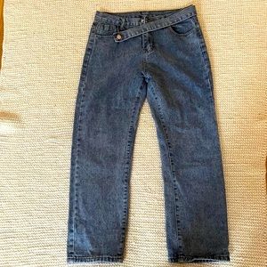 High Waisted Mom Blue Jeans with Cropped legs. Size 4